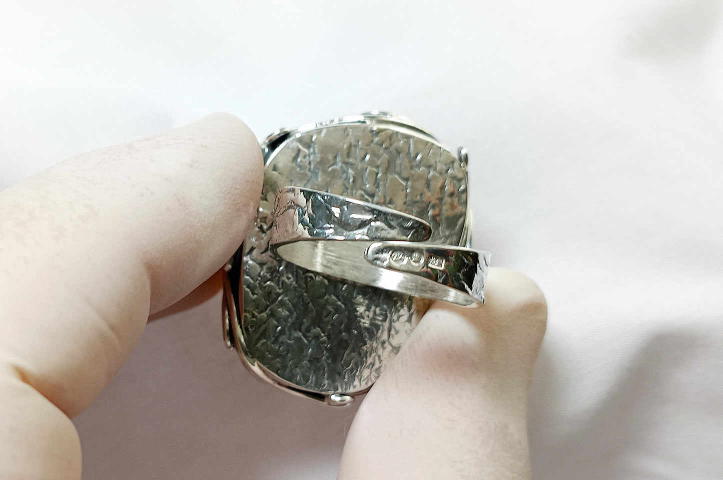 Pierścionek z dużym bursztynem "PA35"