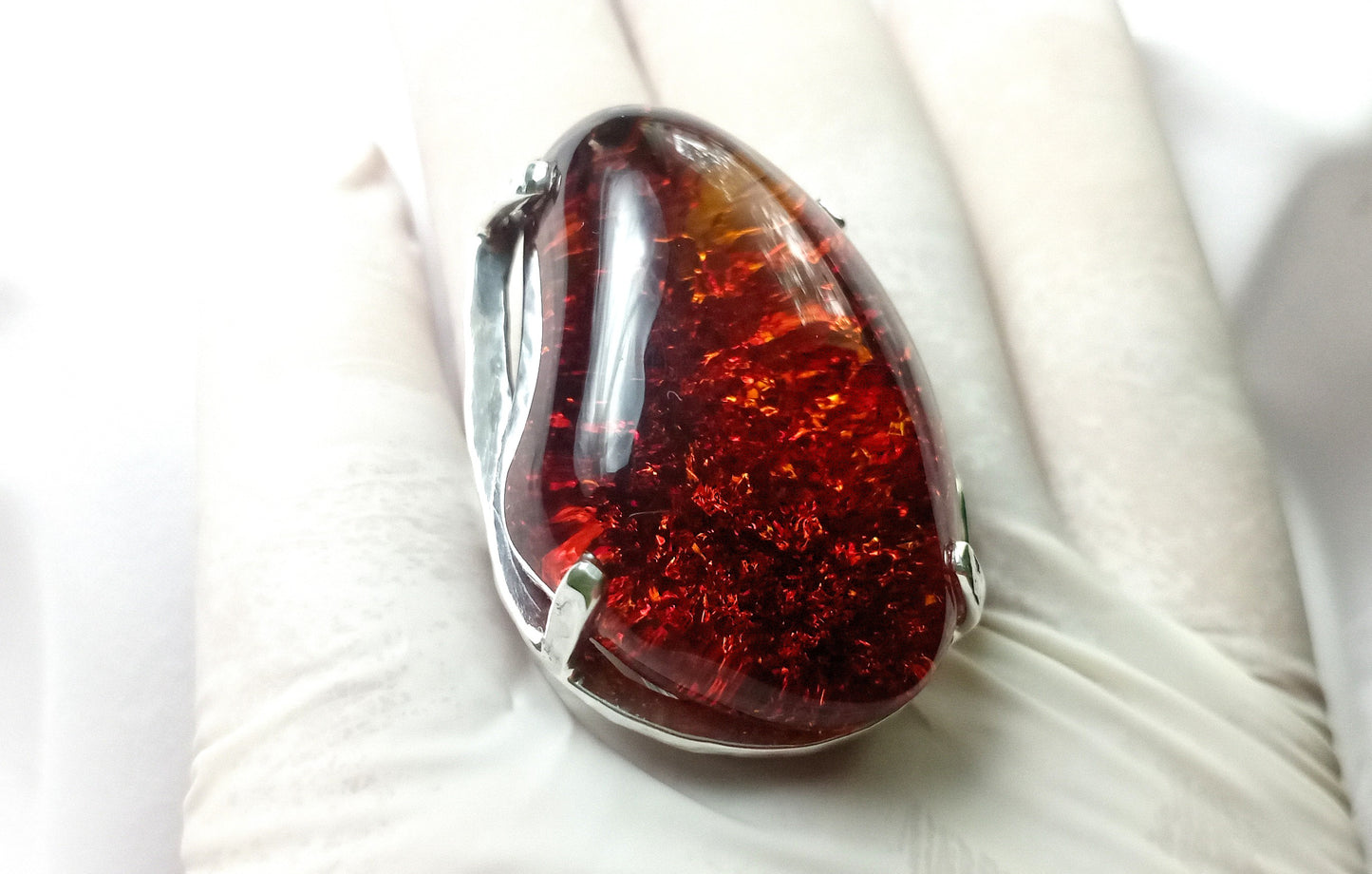 Pierścionek z dużym bursztynem "PA10"