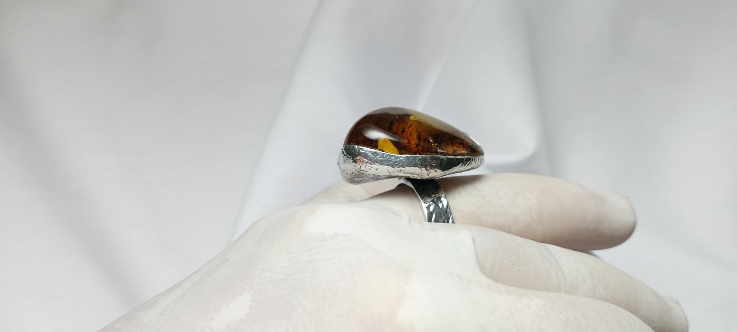 Pierścionek z dużym bursztynem "PA27"